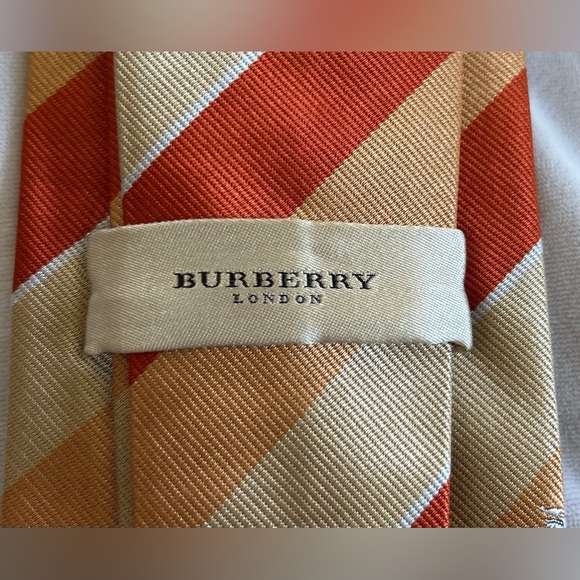 Men’s Burberry Silk Tie - Picture 3 of 3
